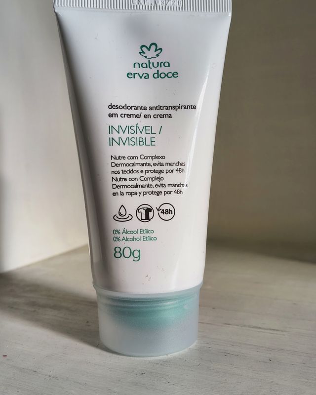 Desodorante en Crema Erva Doce – Invisible · 80g – Natura en Ailu Showroom, perfumería en Ensenada con envíos a toda Argentina